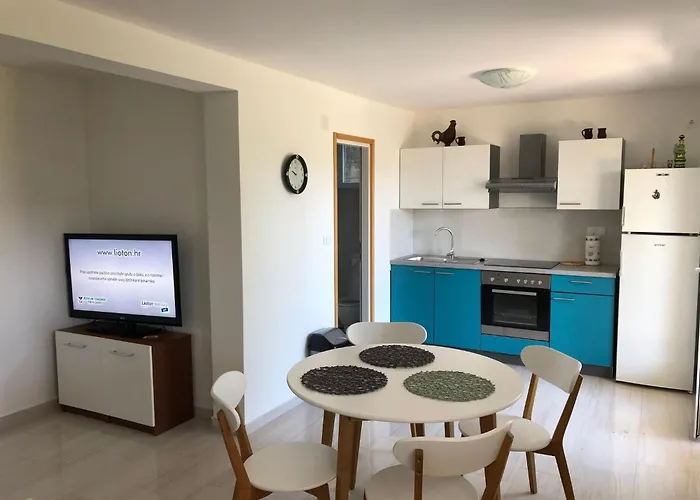 Mit Gruenem Garten Und Meerblick By Interhome Case de vacanță *