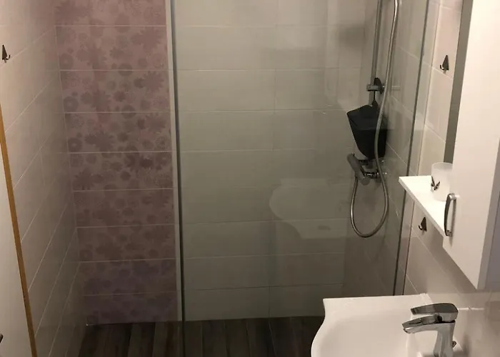 Case de vacanță Mit Gruenem Garten Und Meerblick By Interhome