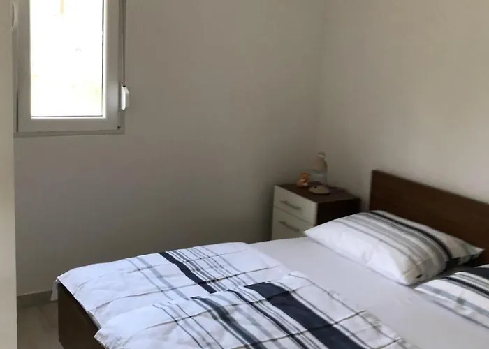 Mit Gruenem Garten Und Meerblick By Interhome Case de vacanță