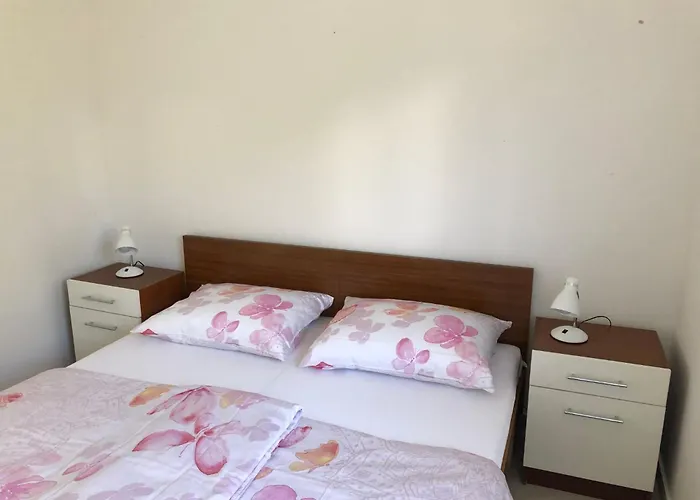 Mit Gruenem Garten Und Meerblick By Interhome Сasa de vacaciones