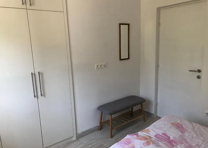 Mit Gruenem Garten Und Meerblick By Interhome Сasa de vacaciones Šilo