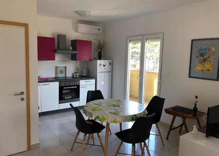 Mit Gruenem Garten Und Meerblick By Interhome * Šilo