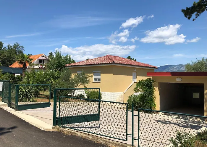 Mit Gruenem Garten Und Meerblick By Interhome Case de vacanță Šilo