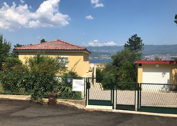 Mit Gruenem Garten Und Meerblick By Interhome Сasa de vacaciones