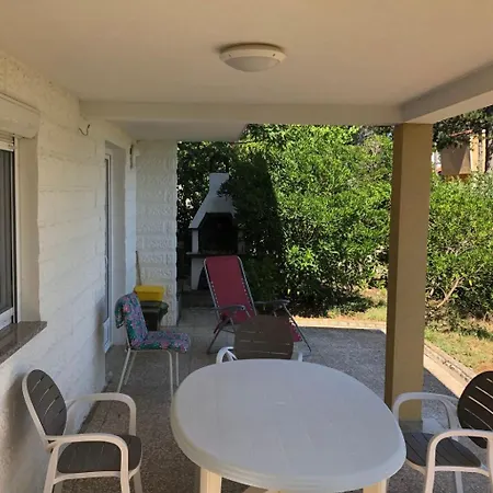 Mit Gruenem Garten Und Meerblick By Interhome