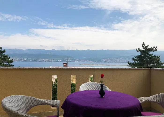 Mit Gruenem Garten Und Meerblick By Interhome Silo (Krk)