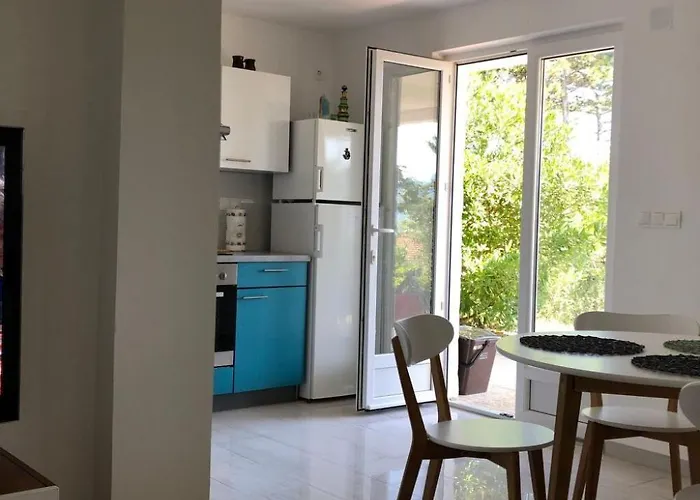 Mit Gruenem Garten Und Meerblick By Interhome *