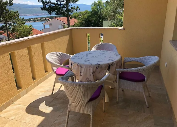 Mit Gruenem Garten Und Meerblick By Interhome *