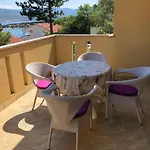 Mit Gruenem Garten Und Meerblick By Interhome *