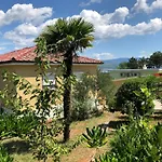 Hébergement de vacances Mit Gruenem Garten Und Meerblick By Interhome
