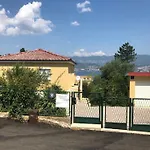 Mit Gruenem Garten Und Meerblick By Interhome Hébergement de vacances