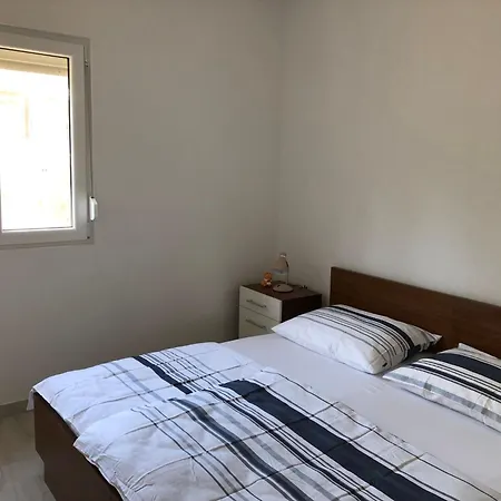 Hébergement de vacances Mit Gruenem Garten Und Meerblick By Interhome