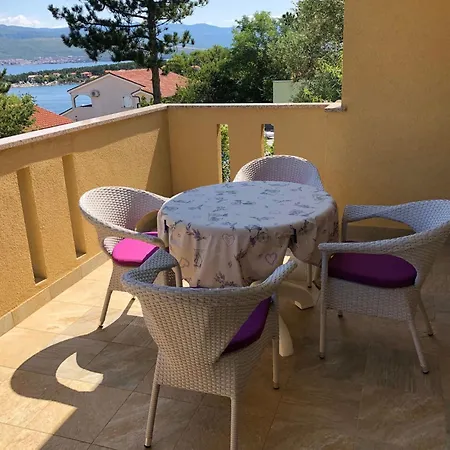Mit Gruenem Garten Und Meerblick By Interhome *