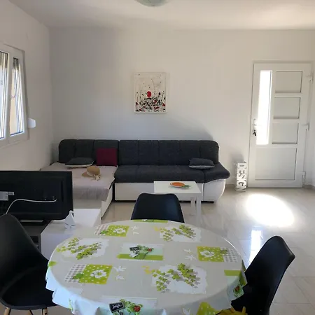 Tatil Evi Mit Gruenem Garten Und Meerblick By Interhome *