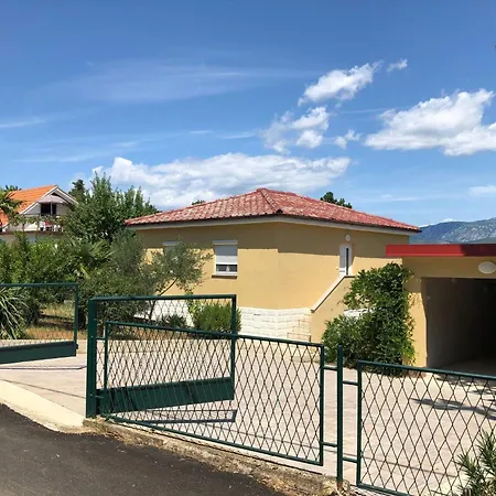 Mit Gruenem Garten Und Meerblick By Interhome Tatil Evi Šilo