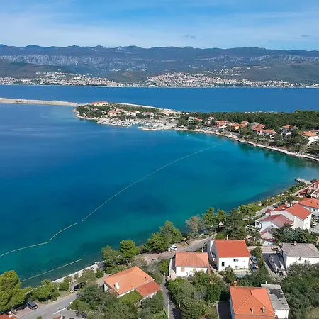 Mit Gruenem Garten Und Meerblick By Interhome Tatil Evi